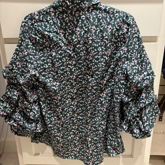 Hyacinth House by Tuckernuck Green Floral Blouse size Medium - Picture 6 of 6